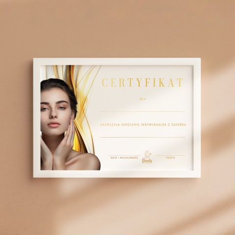Minimalistyczny certyfikat na białym papierze z pozłacanym nadrukiem dla branży beauty - CF3